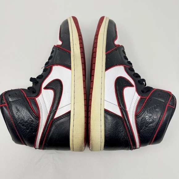 Size 9.5 - Jordan 1 Retro High Bloodline 2019 / 555088-062 - Picture 9 of 16